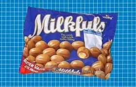 Milkfuls candy bag by Storck with caramel candies pictured