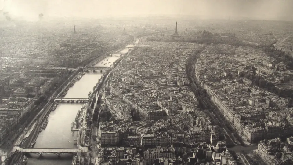 The Men Who Risked it All for the Perfect Photo From the Sky